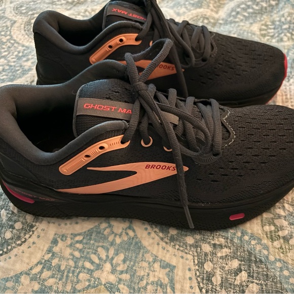 Brooks Shoes - Brooks ghost max women’s size 7.5. Only worn 5 times practically brand new